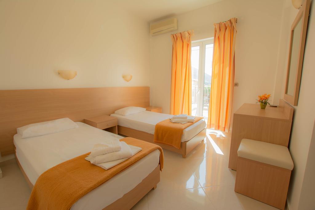 Frixos Hotel Malia Exterior foto
